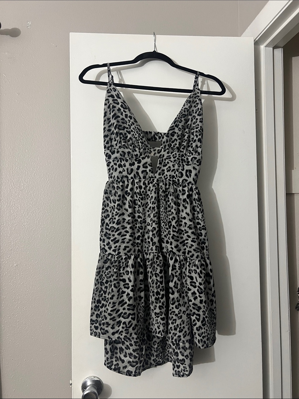 SHEIN Gray and Black Leopard Tiered Open Back V-Neck Mini Dress